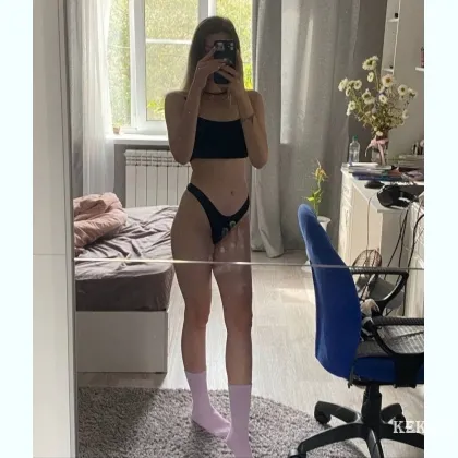 Похотливая молодая модель готова творить чудеса с тобой в постеле